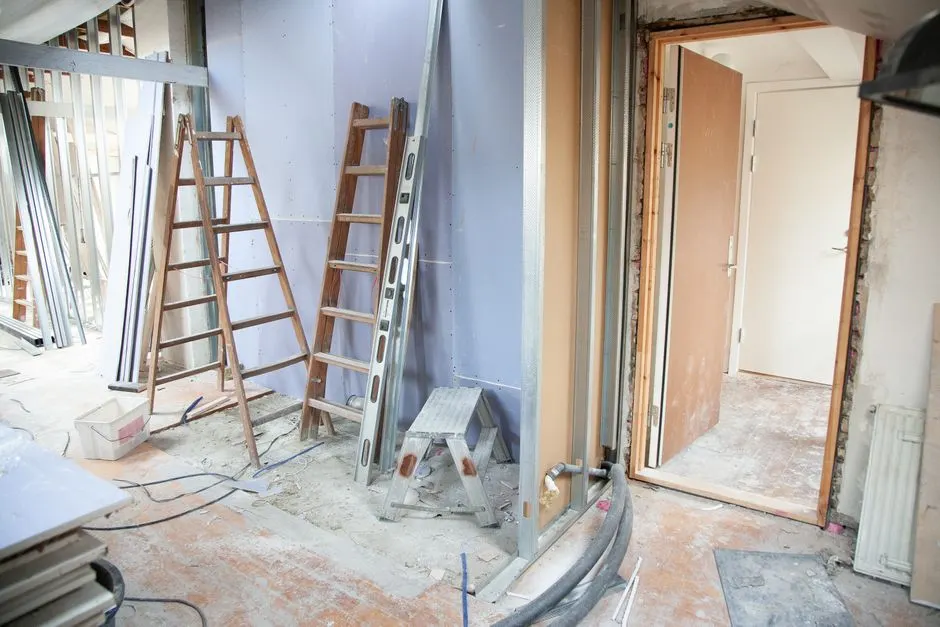 Experienced Insulation contractor professionals at work